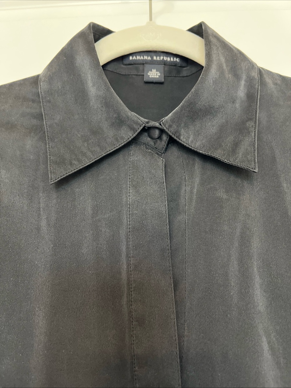 Banana Republic 100% silk Classic Black Button-Up Blouse M - Picture 3 of 14